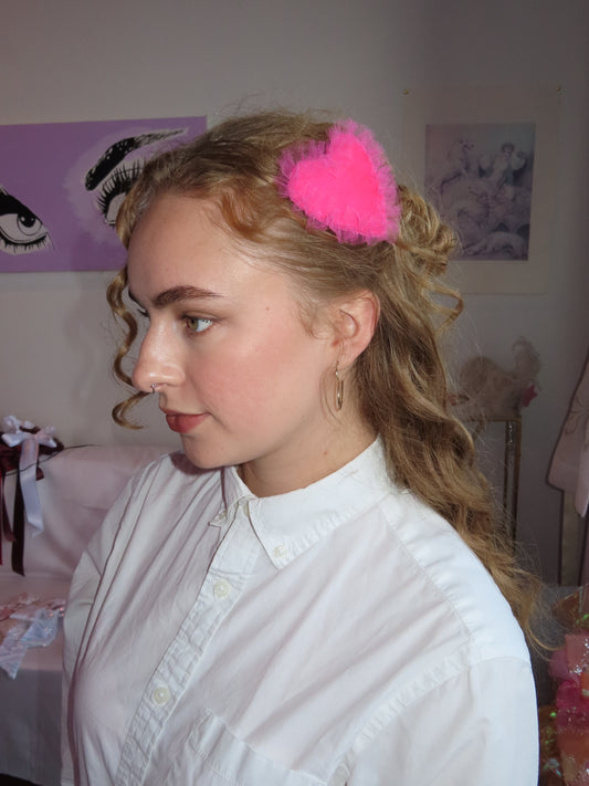 Ruffle Heart Clip