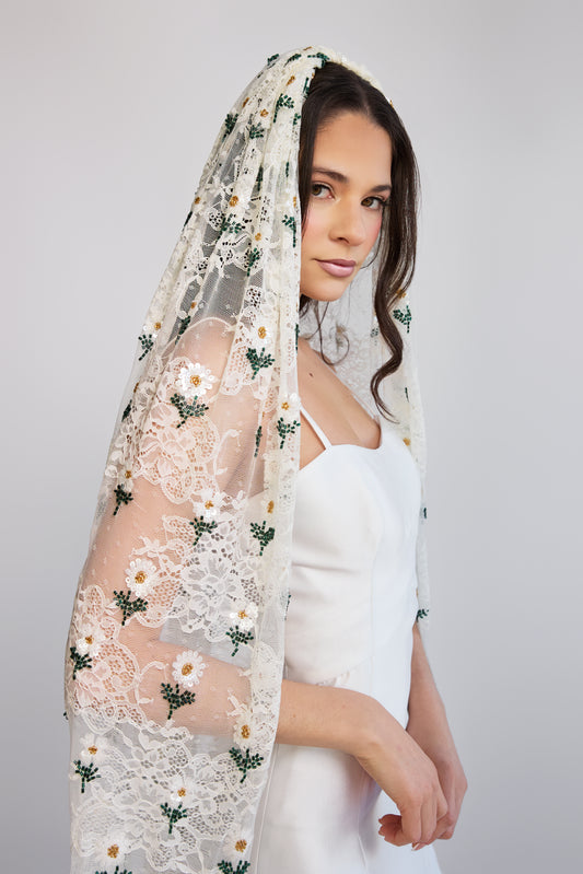 Daisy Lace Veil