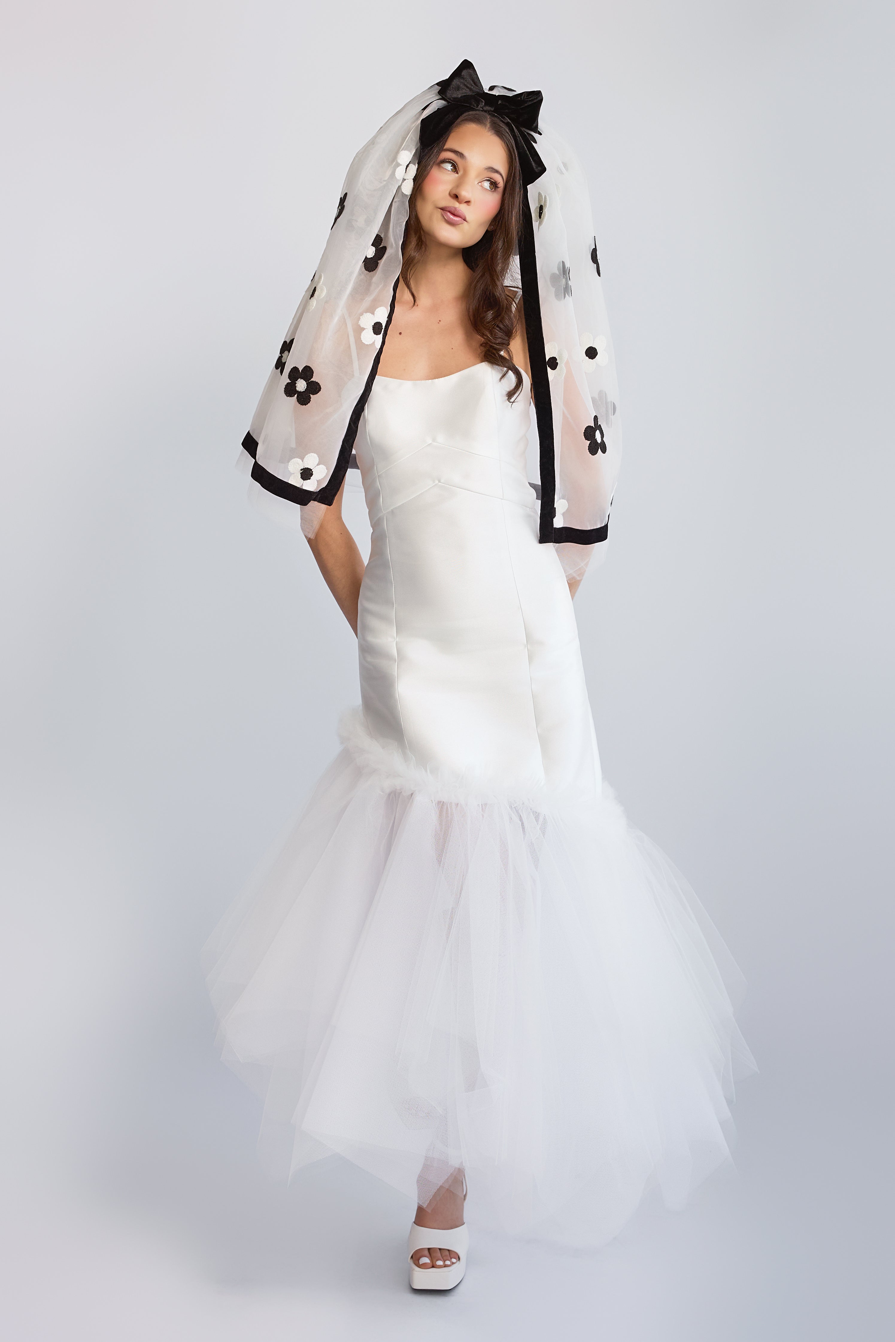 Dolly Veil – Madison Chamberlain
