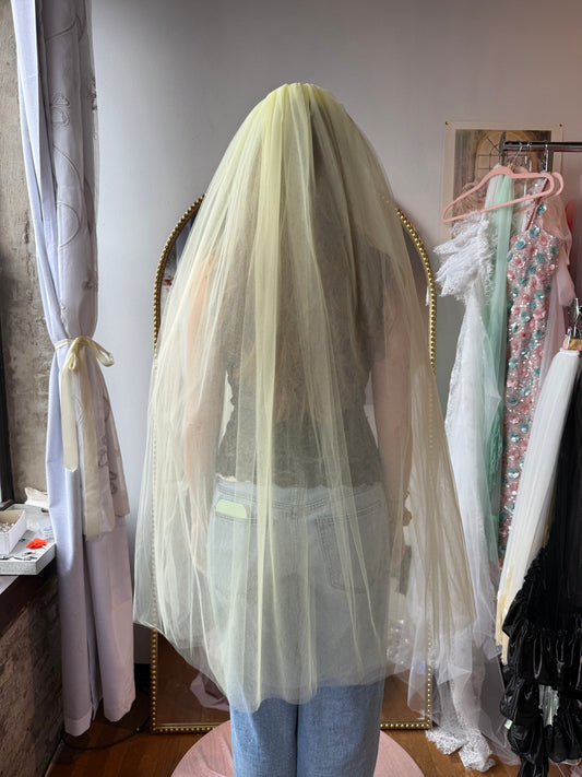 Yellow fingertip veil